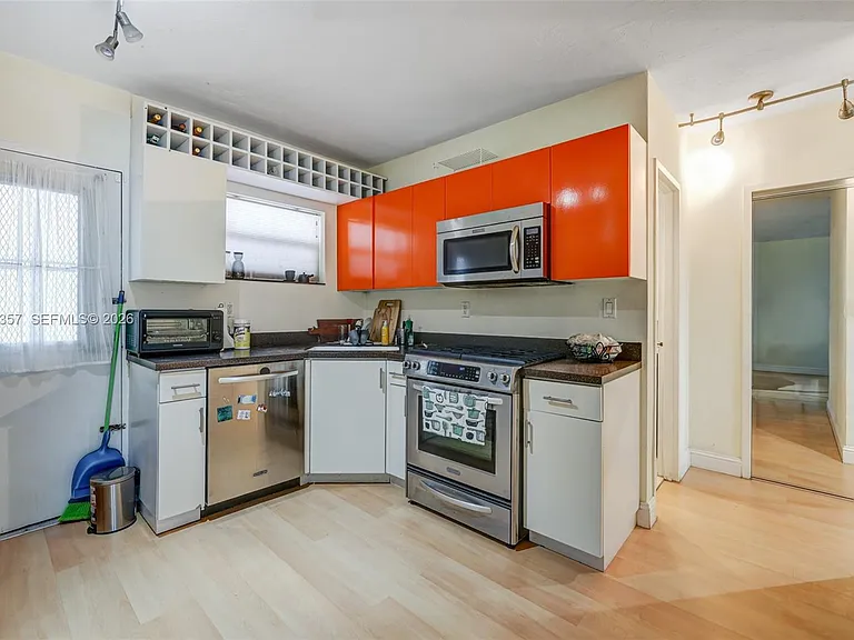 1300 Lincoln Rd #B402 — Photo 11