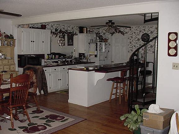 4th image of 325 Hazelwood Dr