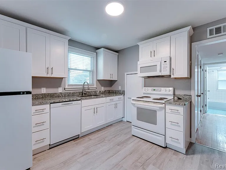 31979 Kathryn St — Photo 24