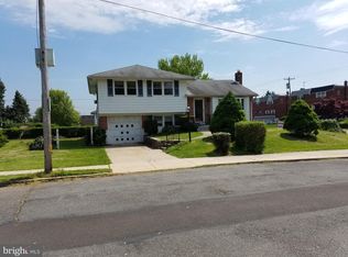 9945 Montour St, Philadelphia, PA 19115