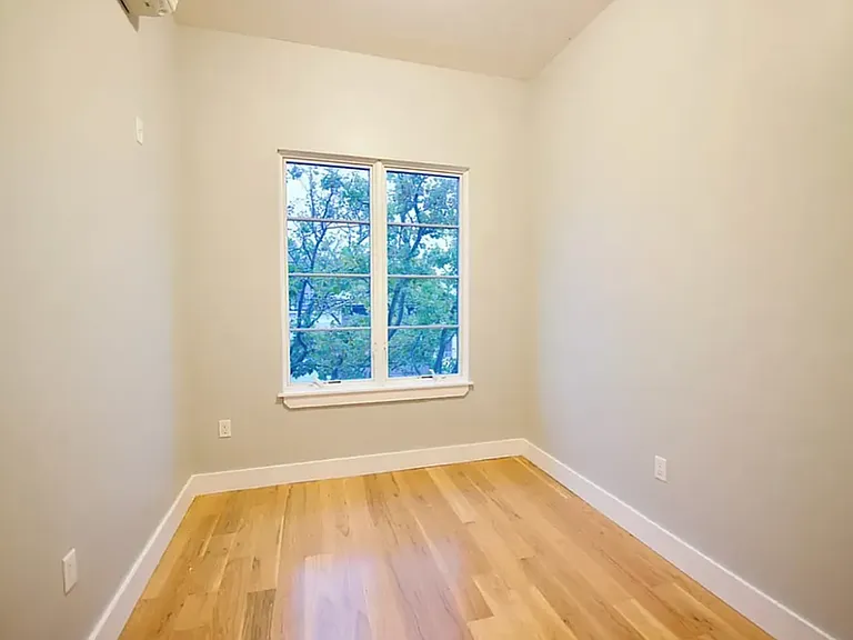 1062 Halsey St #3B — Photo 6