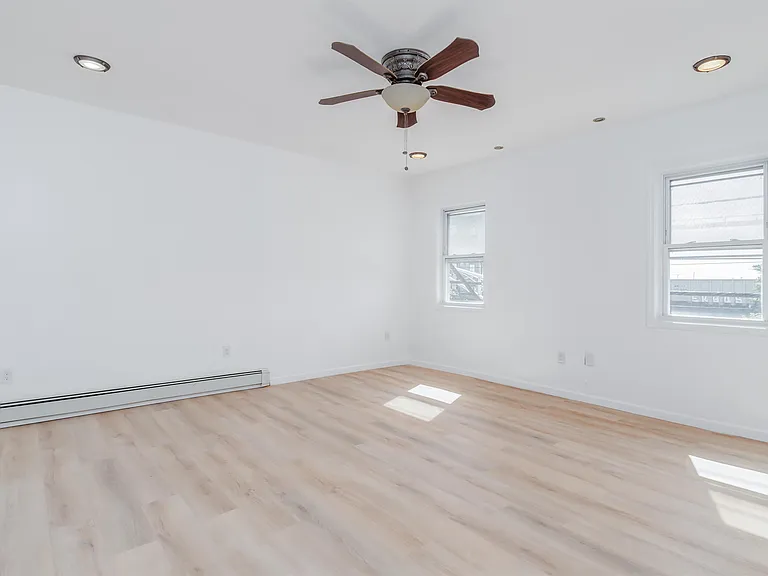 147 Avenue E #3 — Photo 10