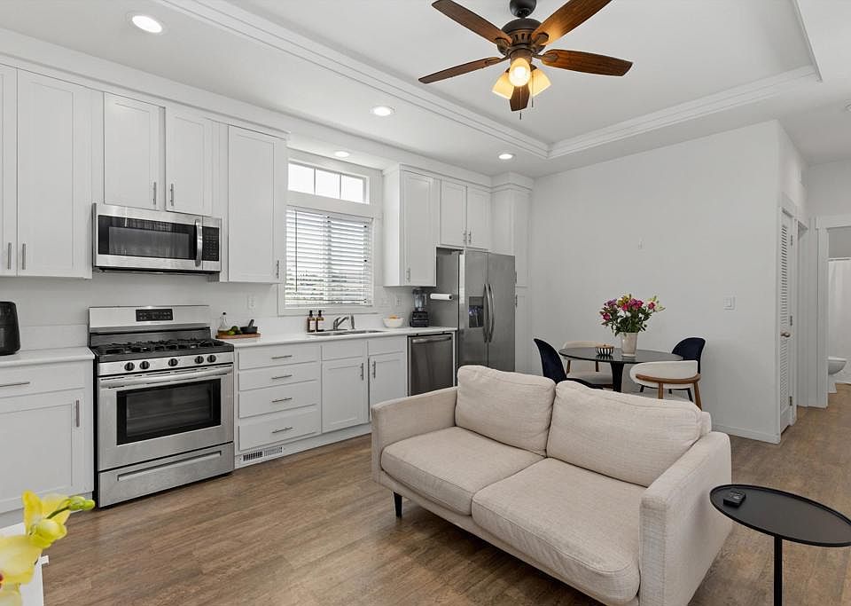 1st image of 1045 E Vista Way Space 14