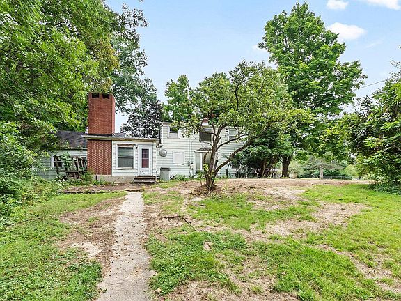 3rd image of 3806 Rosewood Dr