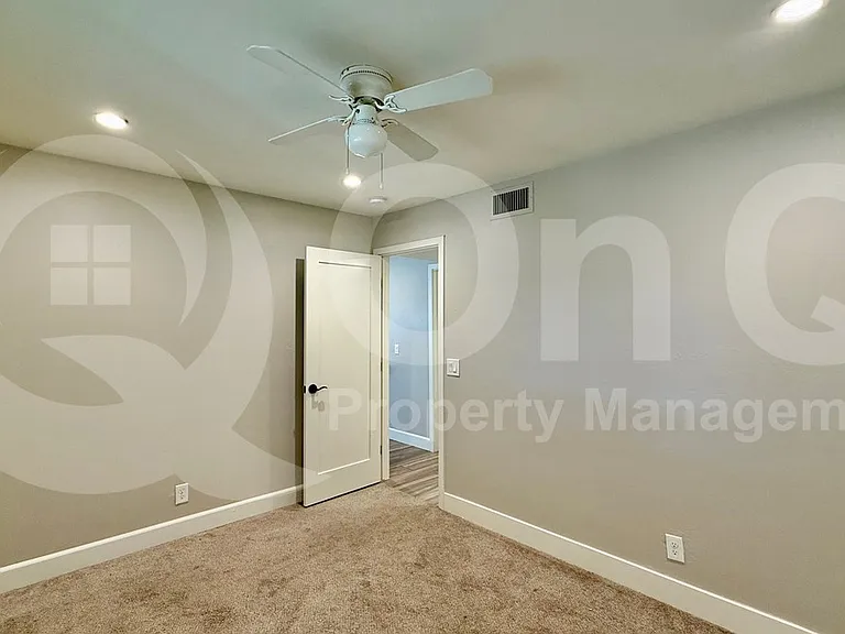 1228 W 5th St #1 — Photo 14