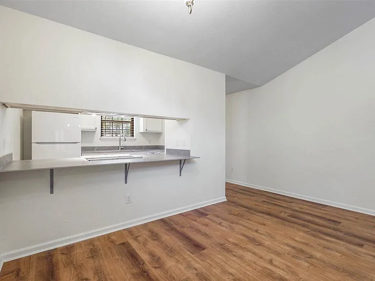 2556 Panther Creek Rd #B — Photo 4