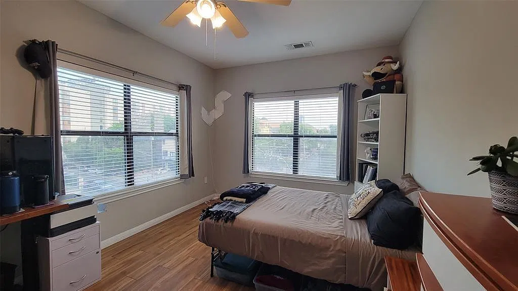 2 bed, 2.0 bath, 932 sqft, $2,100 — Photo 2