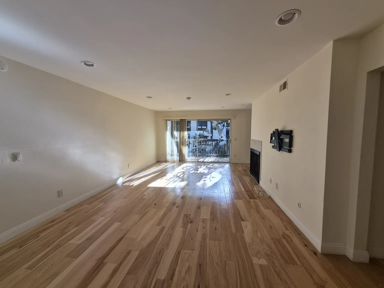 2 bed, 1313 sqft, $4,500 — Photo 3