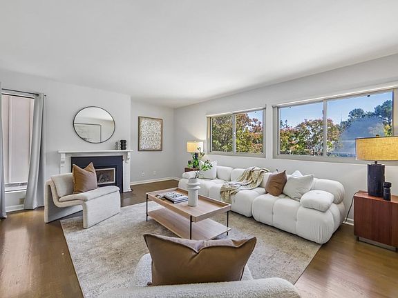 3rd image of 1640 Bayridge Way