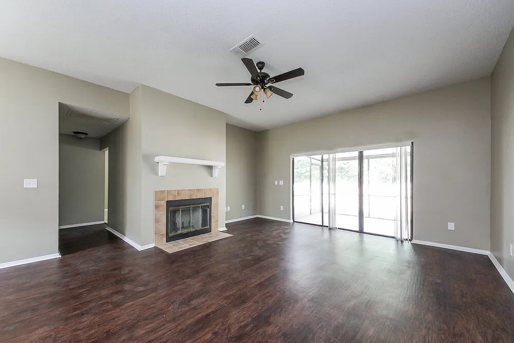 4 bed, 2.0 bath, 1894 sqft, $3,040 — Photo 3