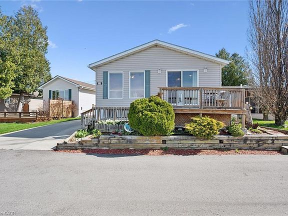 3rd image of 27 Trillium Beach Rd