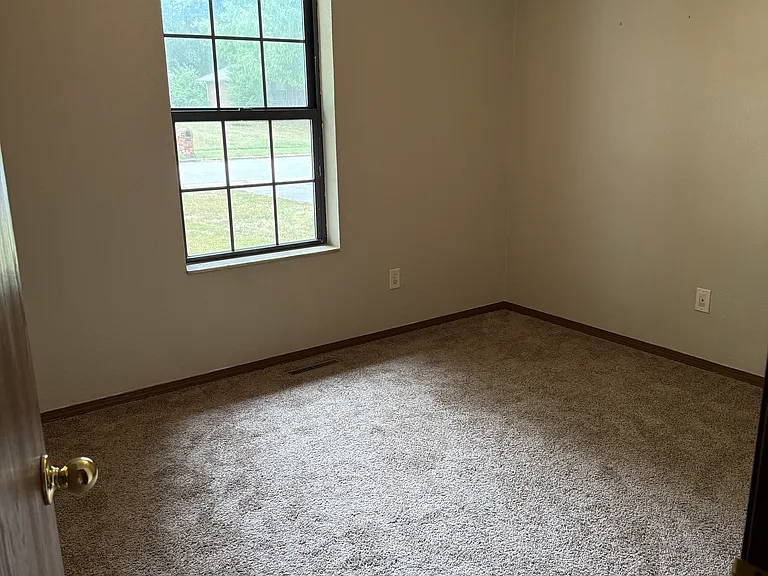 436 S Suburban Ave — Photo 10