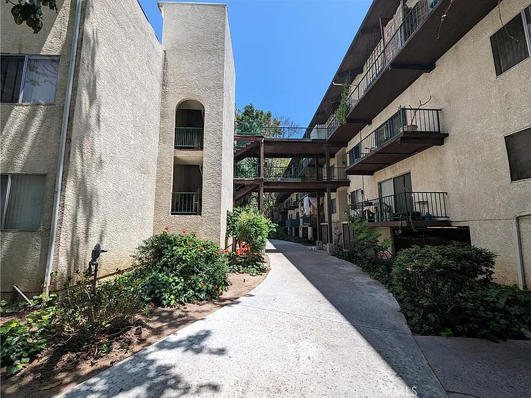 5460 White Oak Ave #G222 — Photo 31