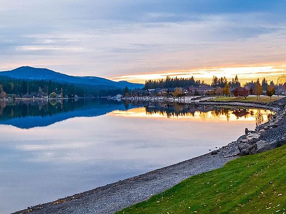 Walking distance to the Mill River Public Park on the Spokane River and Centennial Trial.