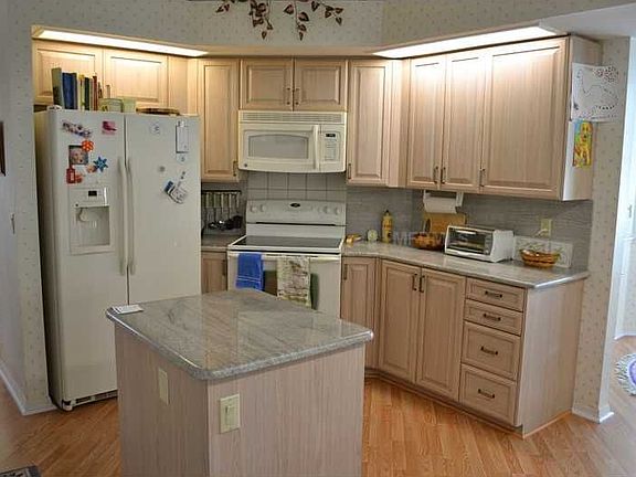 2nd image of 1158 Sedgefield Ct