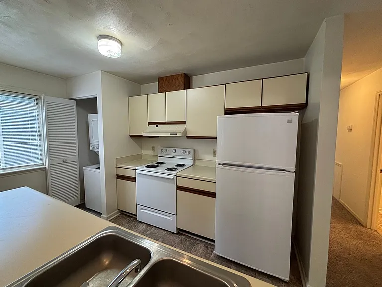 401G Berryfield Ln — Photo 5