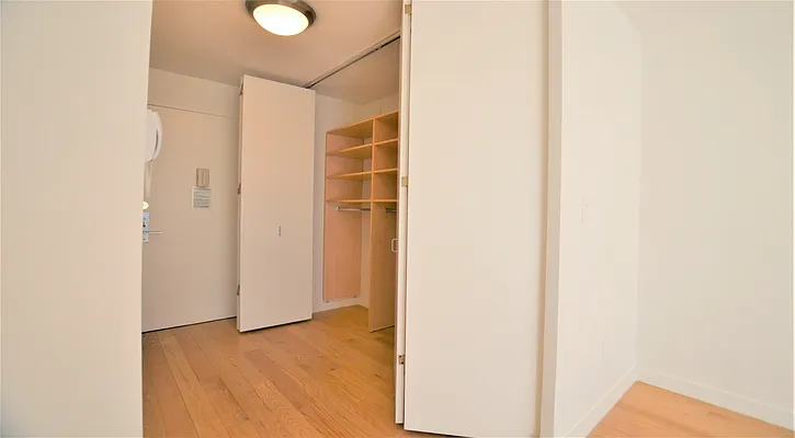 Rented by Manhattan Realty Group | media 2