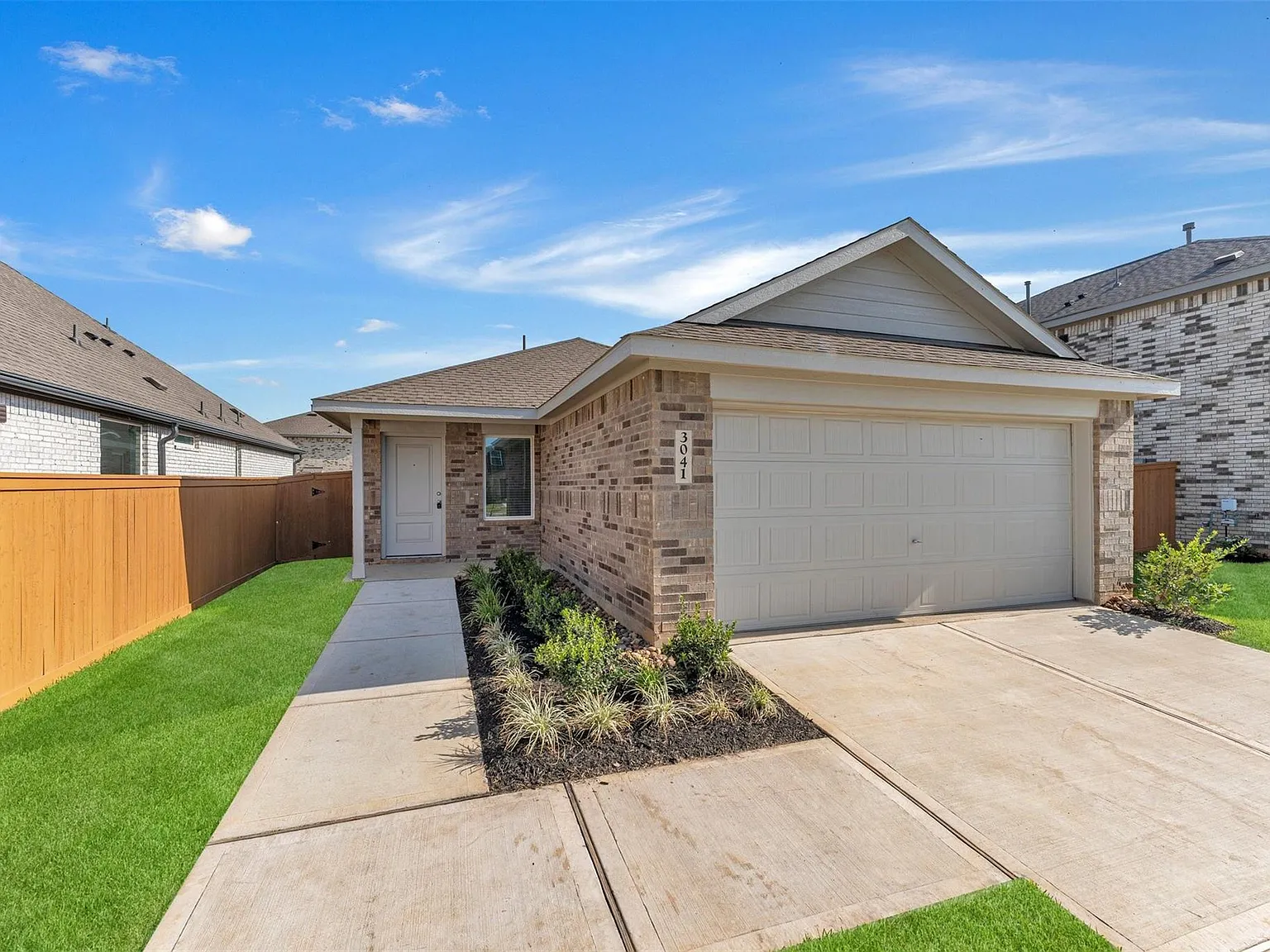 4 bed, 2.0 bath, 1744 sqft, $2,500 — Photo 1