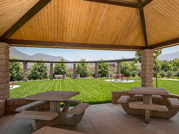 Community picnic area