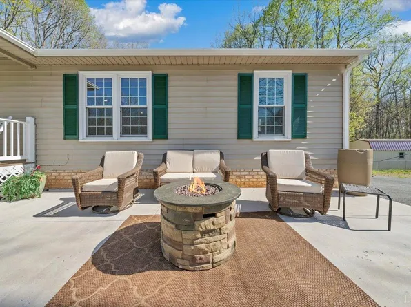 35 Ross Woods Dr, Rustburg, VA 24588