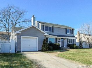 39 Nearwater Ave, Massapequa, NY