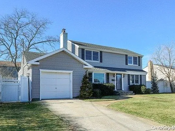 39 Nearwater Avenue, Massapequa, NY 11758