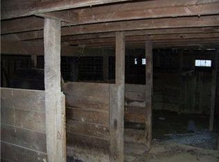 121 Crosbie Ln, Karns City, PA 16041