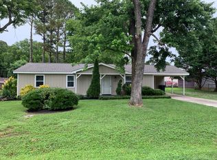 1307 Adams St, Tuscumbia, AL 35674