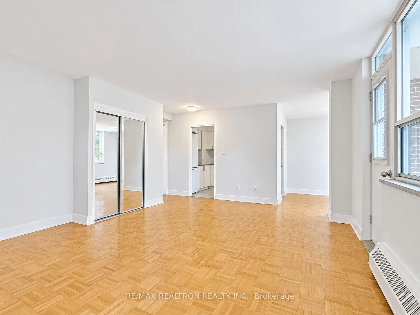 490 Eglinton Ave E — Photo 2