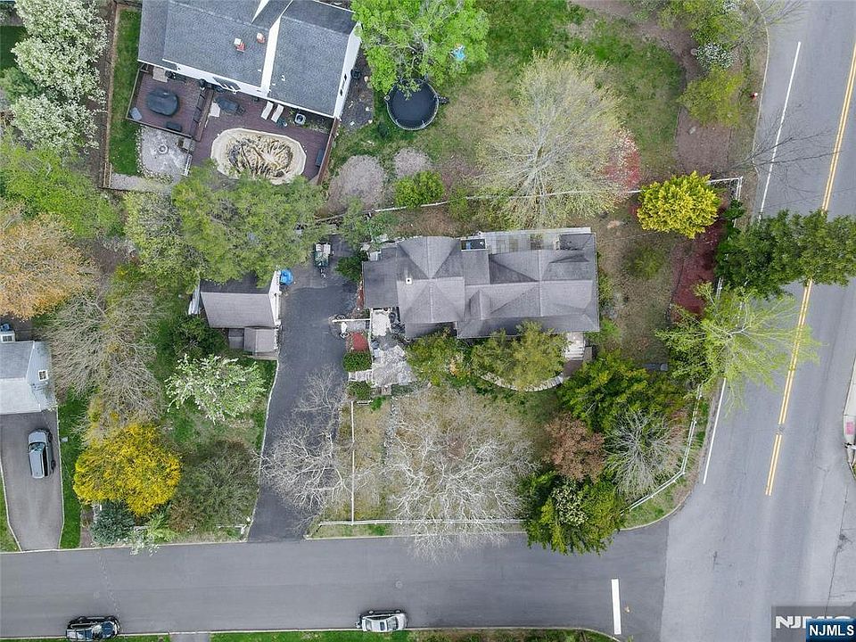 1st image of 2 Webb Ct