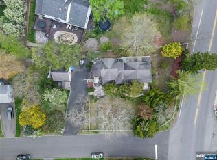 2 Webb Ct, Park Ridge, NJ 07656