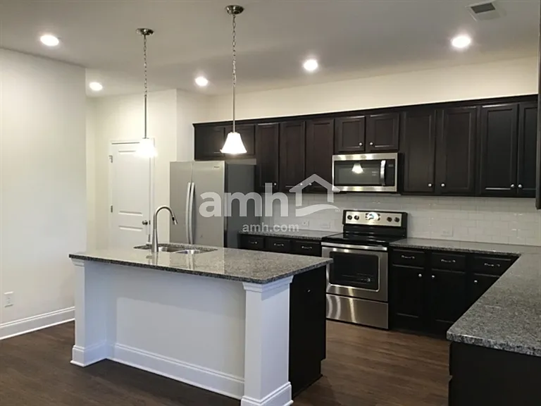84 Lindridge Dr — Photo 3