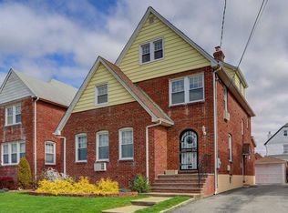 87 Surrey Cmns, Lynbrook, NY 11563