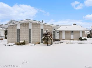 18746 Westbrook Dr, Livonia, MI 48152
