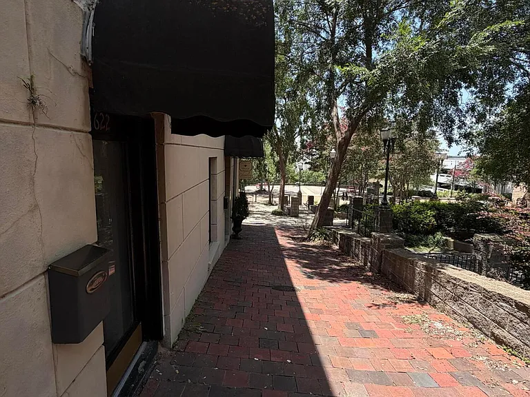 620 Crawford St — Photo 2