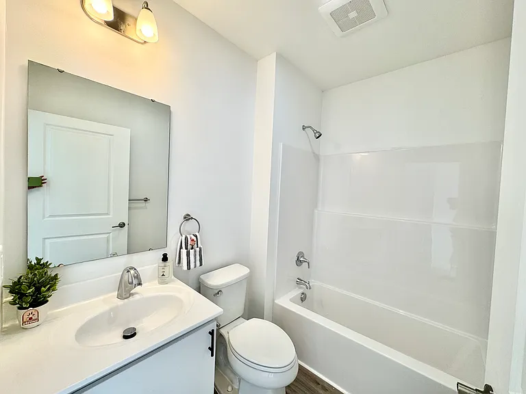 915 N Broad St #605 — Photo 12