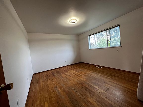 5th image of 905 166th Ave SE