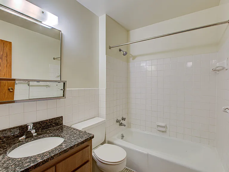 1900 Lexington Ave N — Photo 14