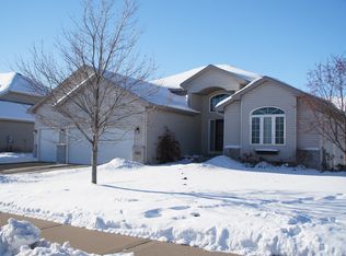 9925 Butternut Ave N, Brooklyn Park, MN 55443