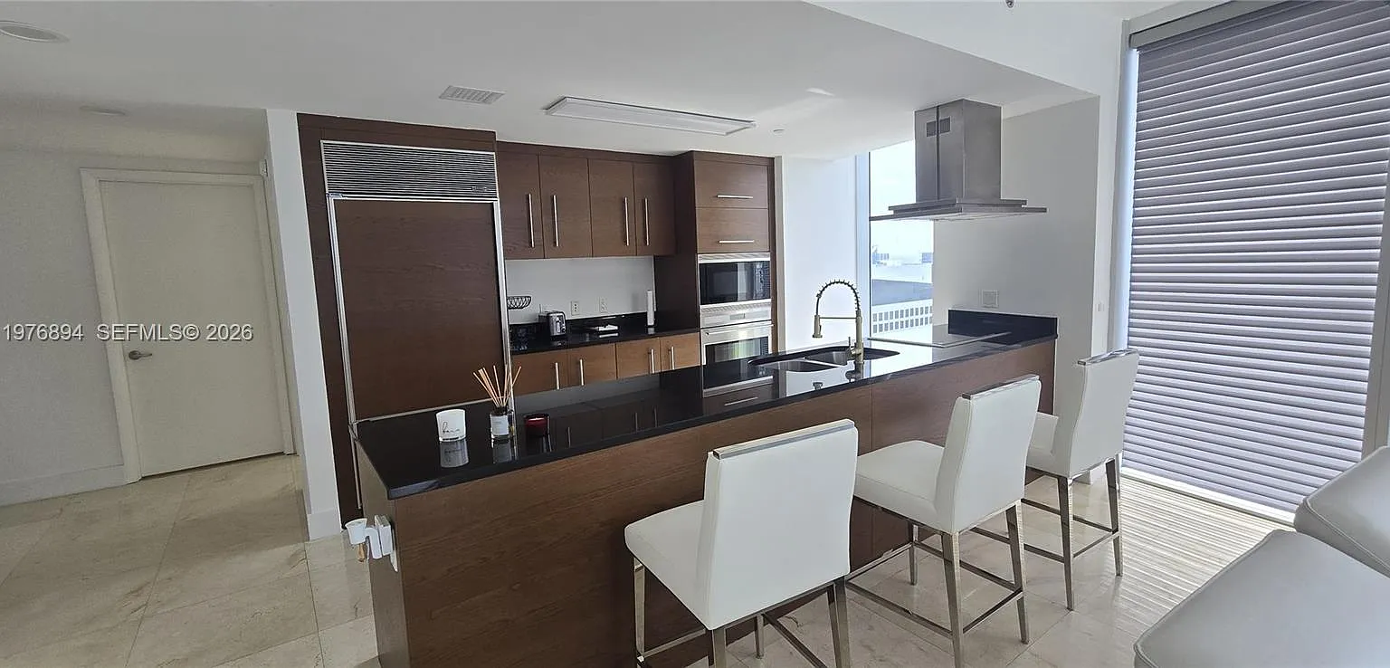 Icon Brickell No Two — Photo 2