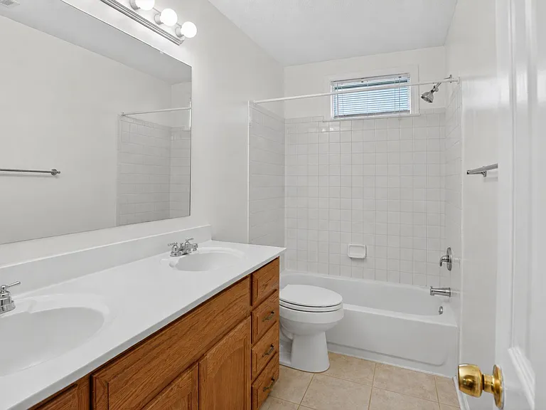 1304 E 32nd St — Photo 13