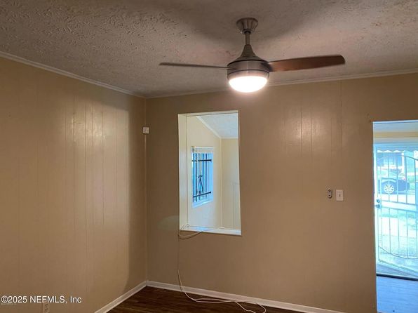 jacksonville-florida-154609511 picture