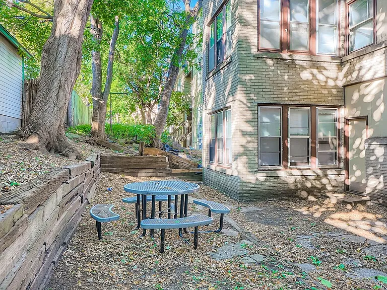 250 Marshall Ave — Photo 21