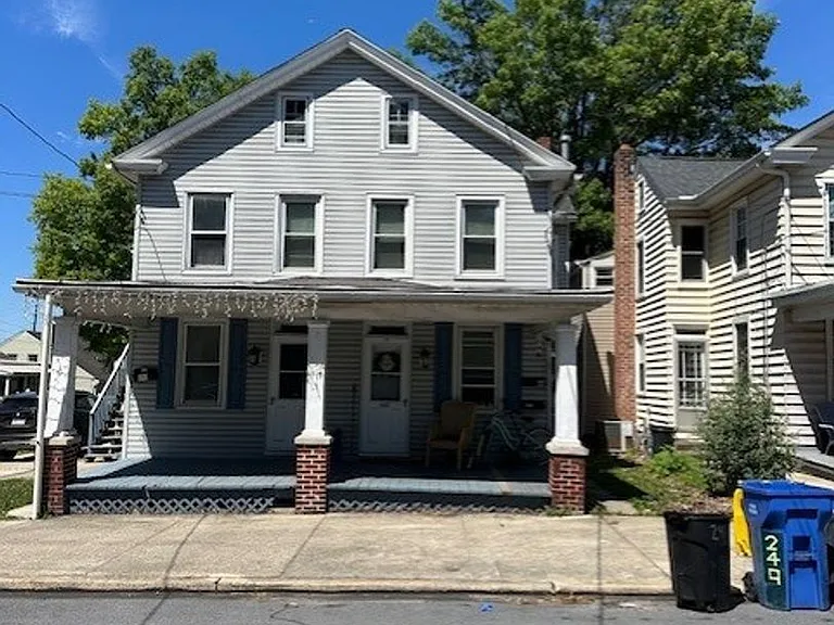 247 1/2 N Race St — Photo 1