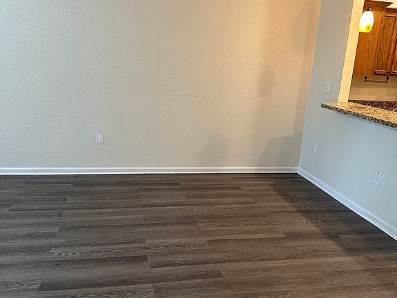 5th image of 3084 Ashland Ln N