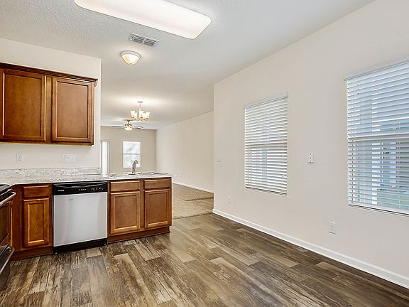 3rd image of 828 Servia Dr