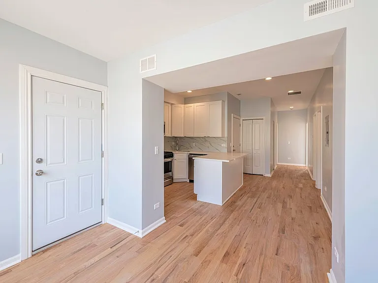 1021 W Ainslie St #4 — Photo 5