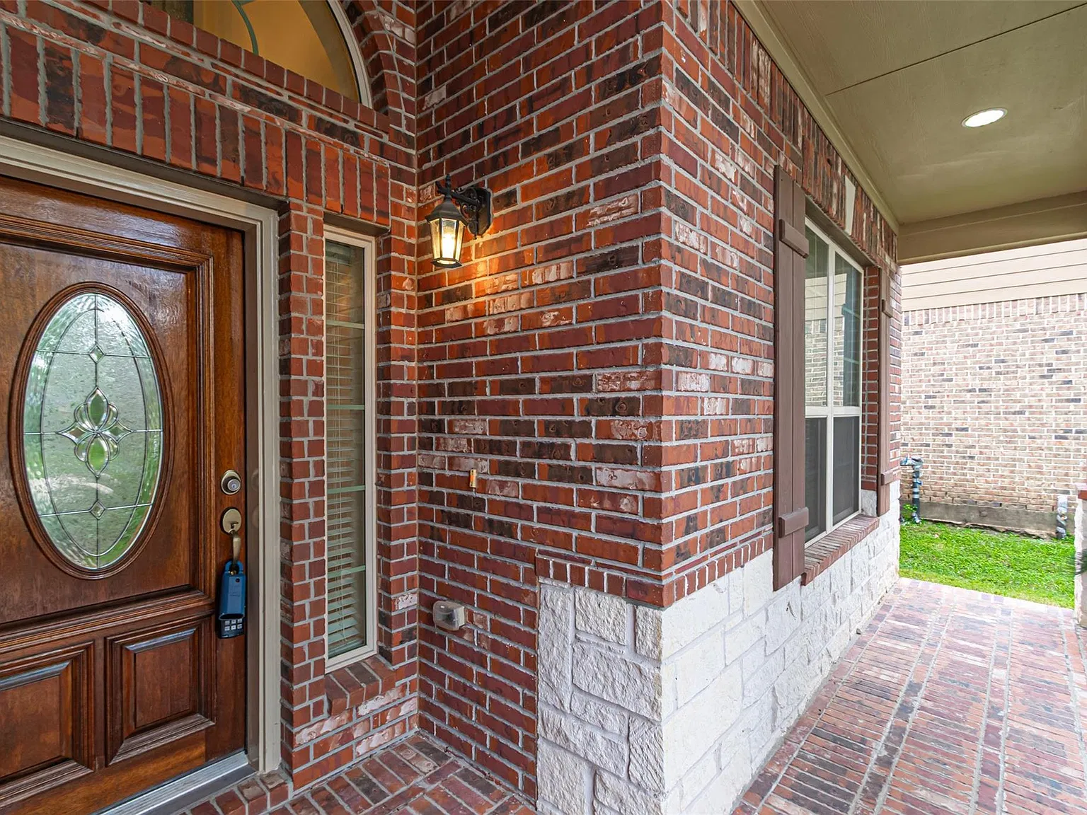 4 bed, 3.5 bath, 2637 sqft, $2,850 — Photo 2