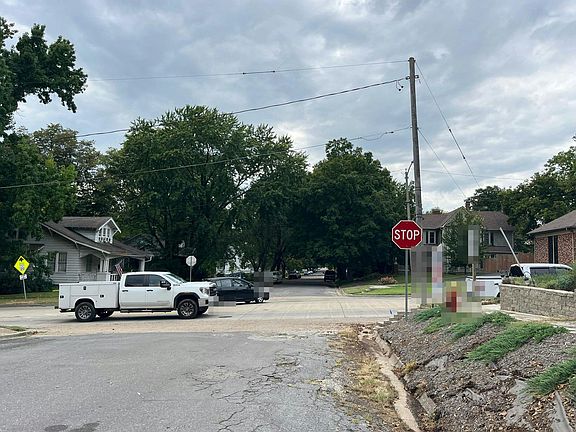 4th image of 102 Main St
