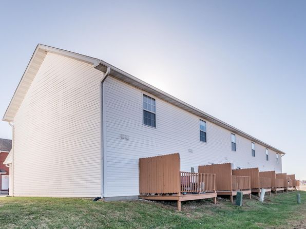 Crown Pointe, 30 Crown Pointe Blvd, Highland, IL 62249
